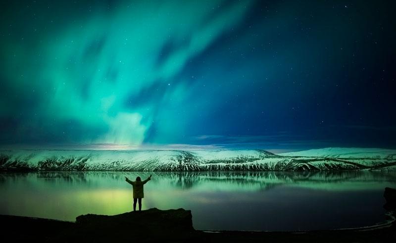 iceland-reykjanes-peninsula-northern-lights-rth