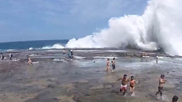 figure-8-pools-waves