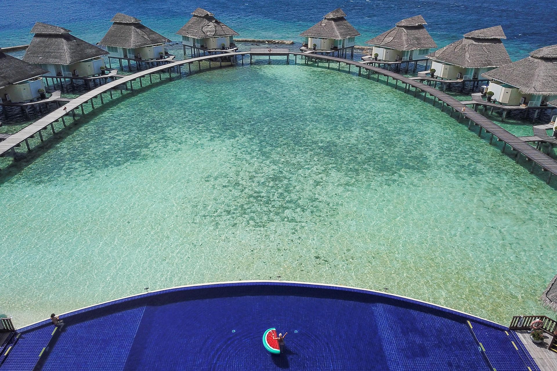Maldives-resort-vs-maldives-local-island