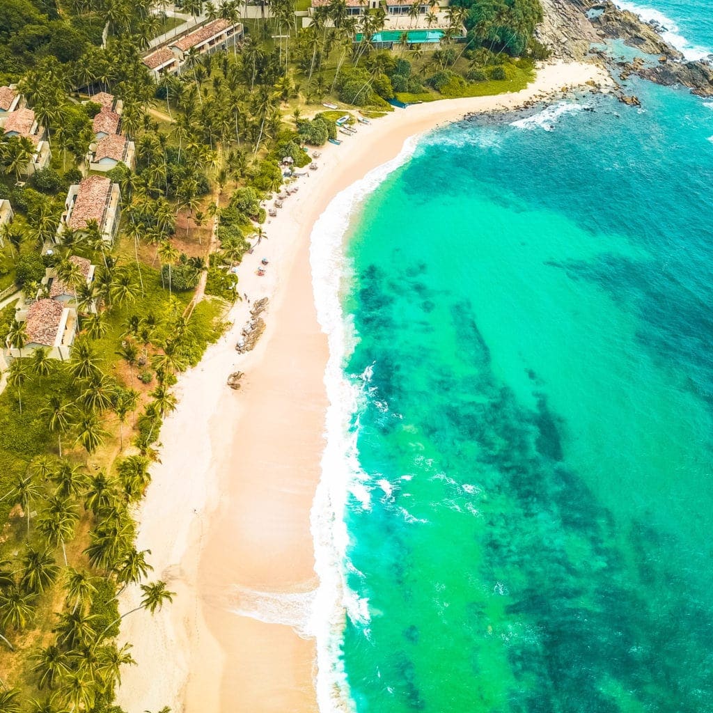 Hiriketiya-beach-sri-lanka