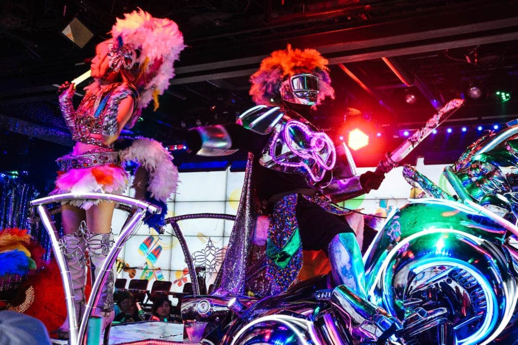 robot-restaurant-in-tokyo