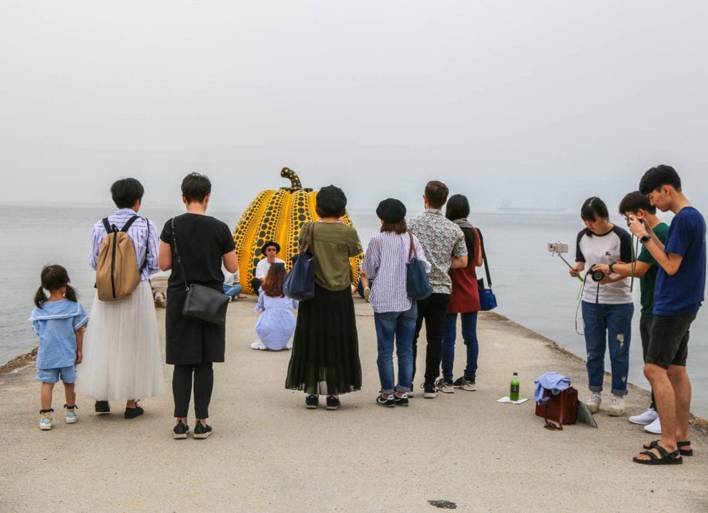 naoshima-island-japan-tourists