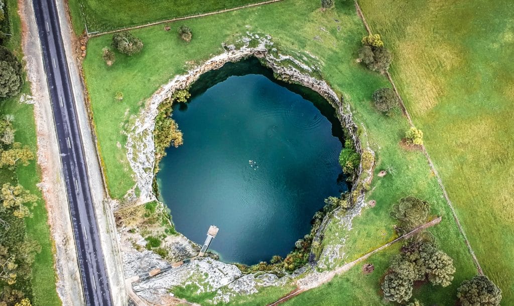little-blue-lake-mount-gambier-1 - Londoner In Sydney little-blue-lake-mount-gambier-1