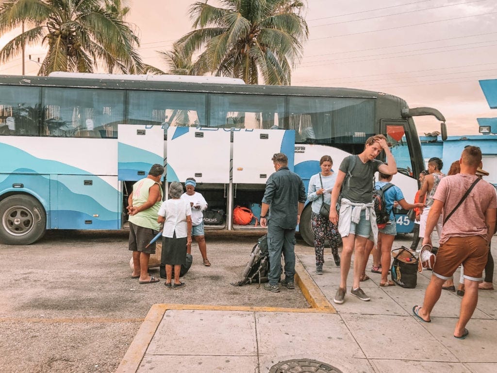 getting-around-cuba-on-the-bus