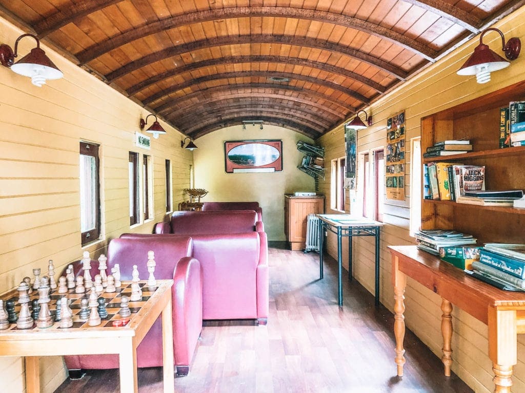 glass-house-mountains-accommodation-library - Londoner In Sydney glass-house-mountains-accommodation-library