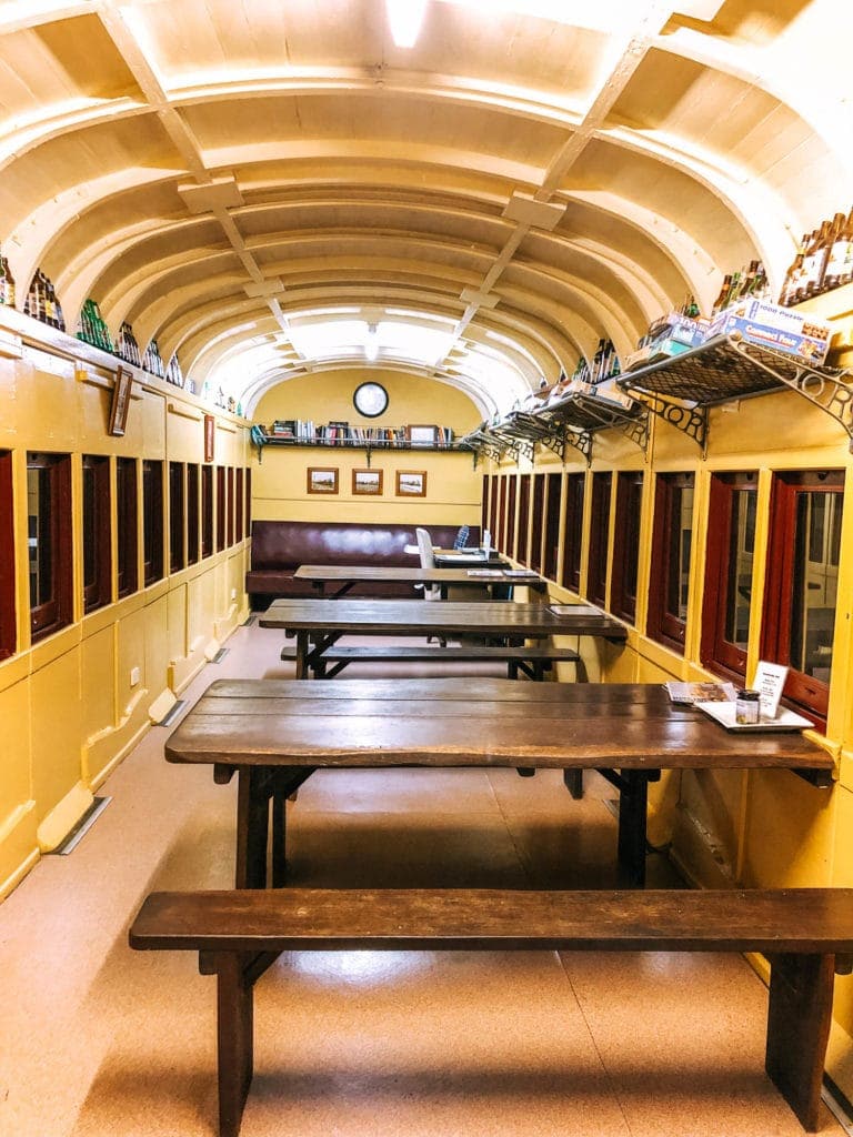 sunshine-coast-hinterland-accommodation-train-carriage-library