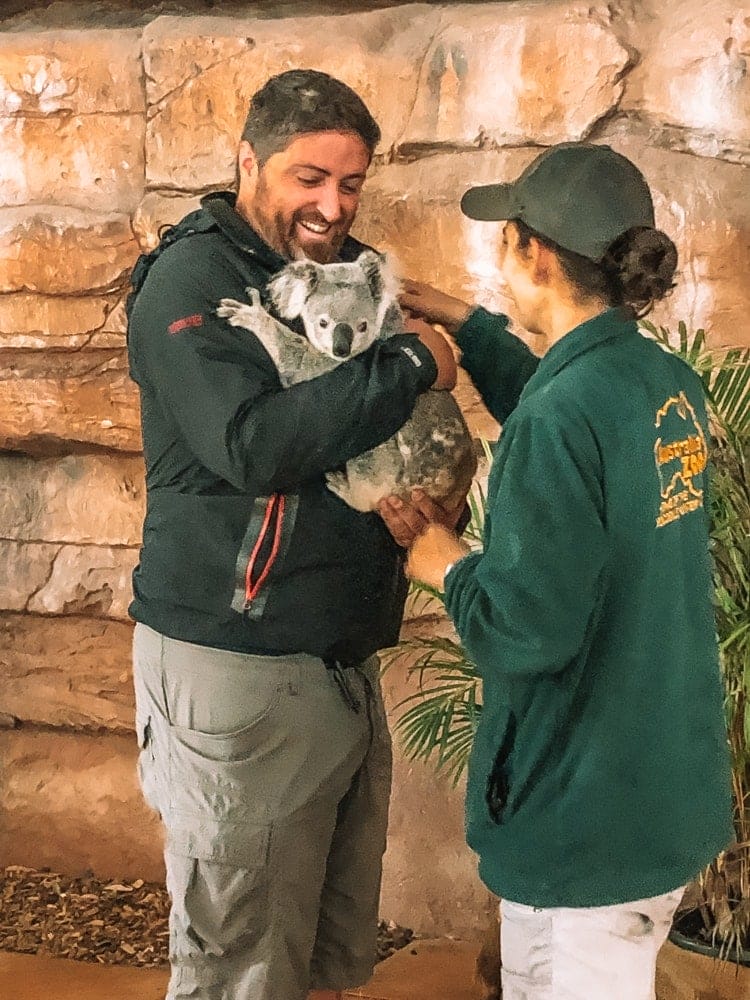 Australia-Zoo-koala-cuddle