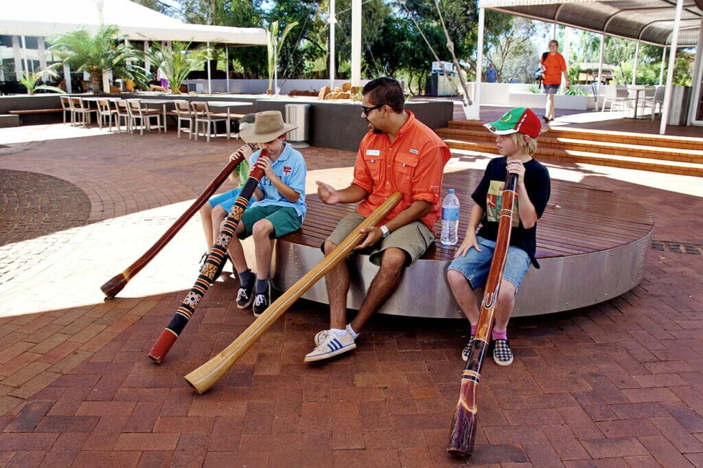 yulara-township-cultural-centre-free-didgeridoo-class