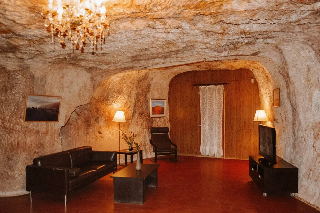 Local underground house - Londoner In Sydney coober-pedy-hotel