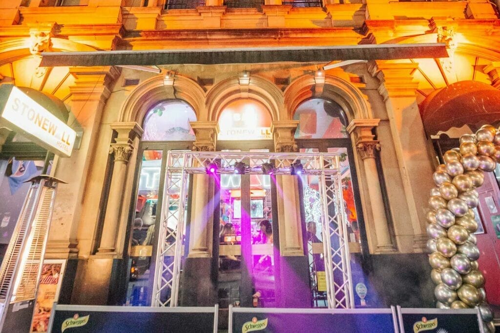 stonwall-pub-oxford-street-best-gay-bars-in-sydney - Londoner In Sydney stonwall-pub-oxford-street-best-gay-bars-in-sydney