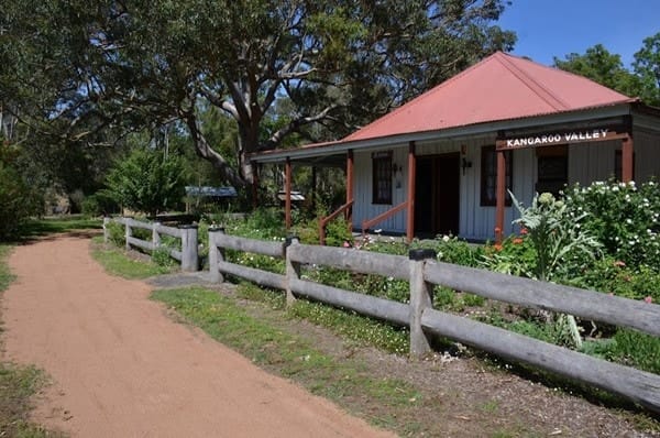 p84759 - Londoner In Sydney pioneer-museum-kangaroo-valley