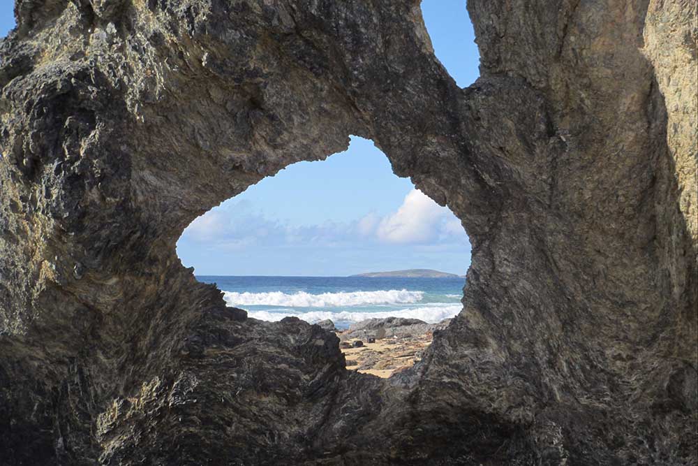 Australia-rock-narooma-mystery-bay