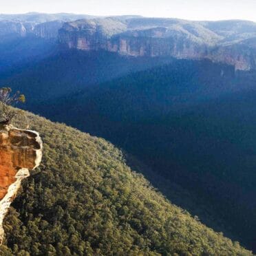 hanging-rock-in-blue-mountains