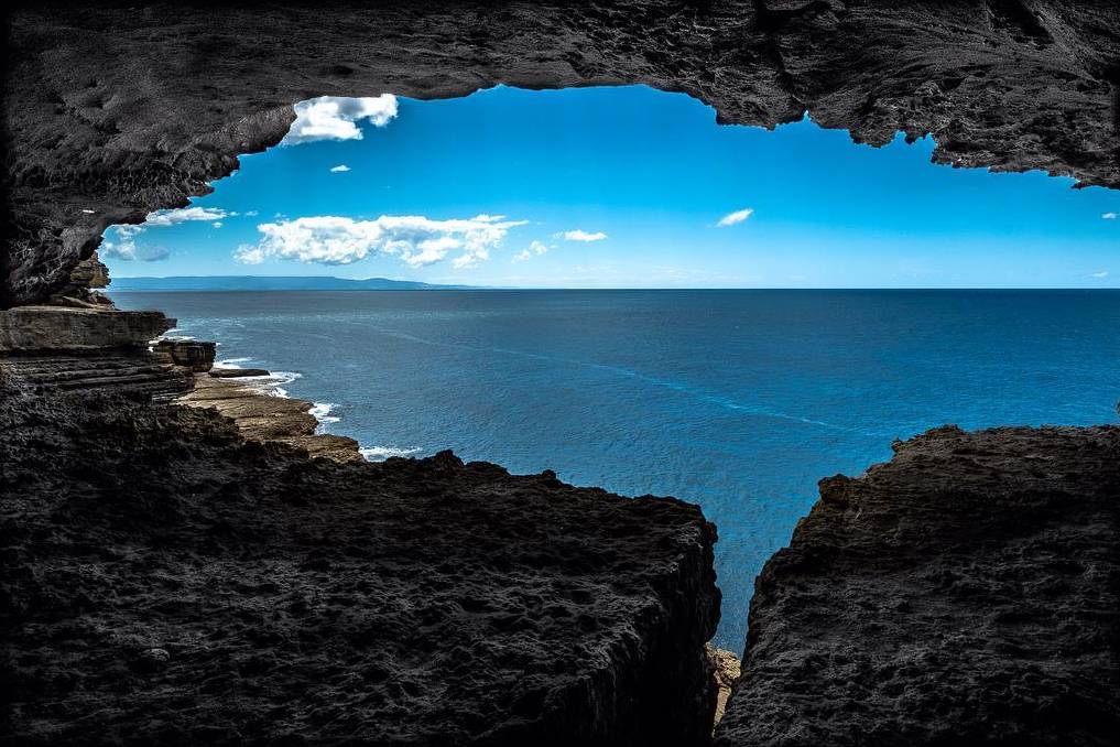 This image has an empty alt attribute; its file name is gosangs-tunnel-jervis-bay.jpg