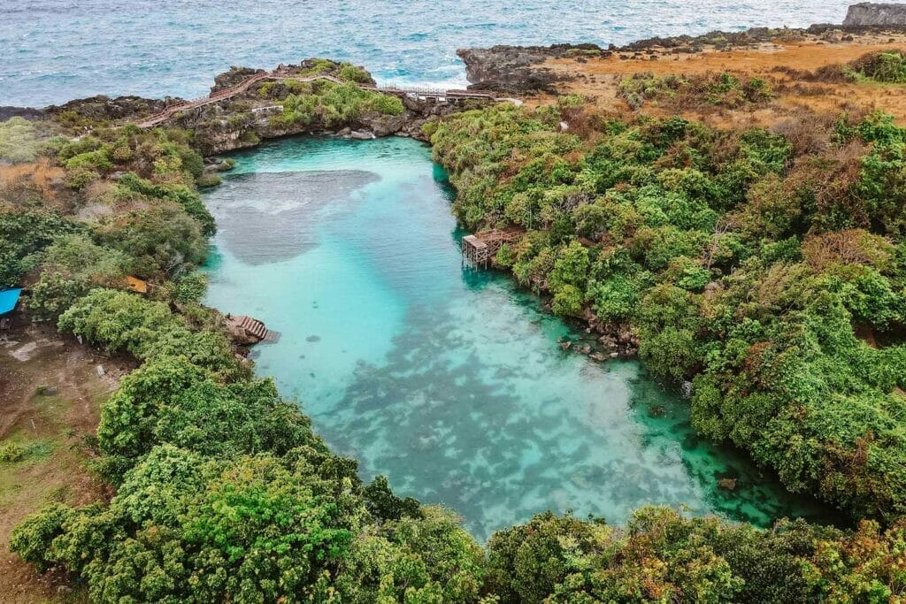 sumba-guide-weekuri-lagoon