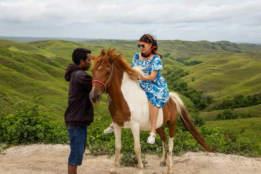 sumba-lookout-Wairinding hill