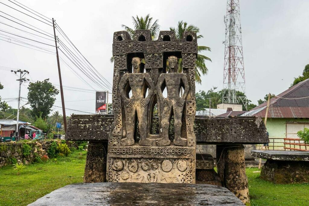 megalithic-tombs-sumba