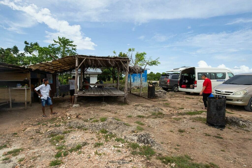 waimarang-waterfall-path-sumba