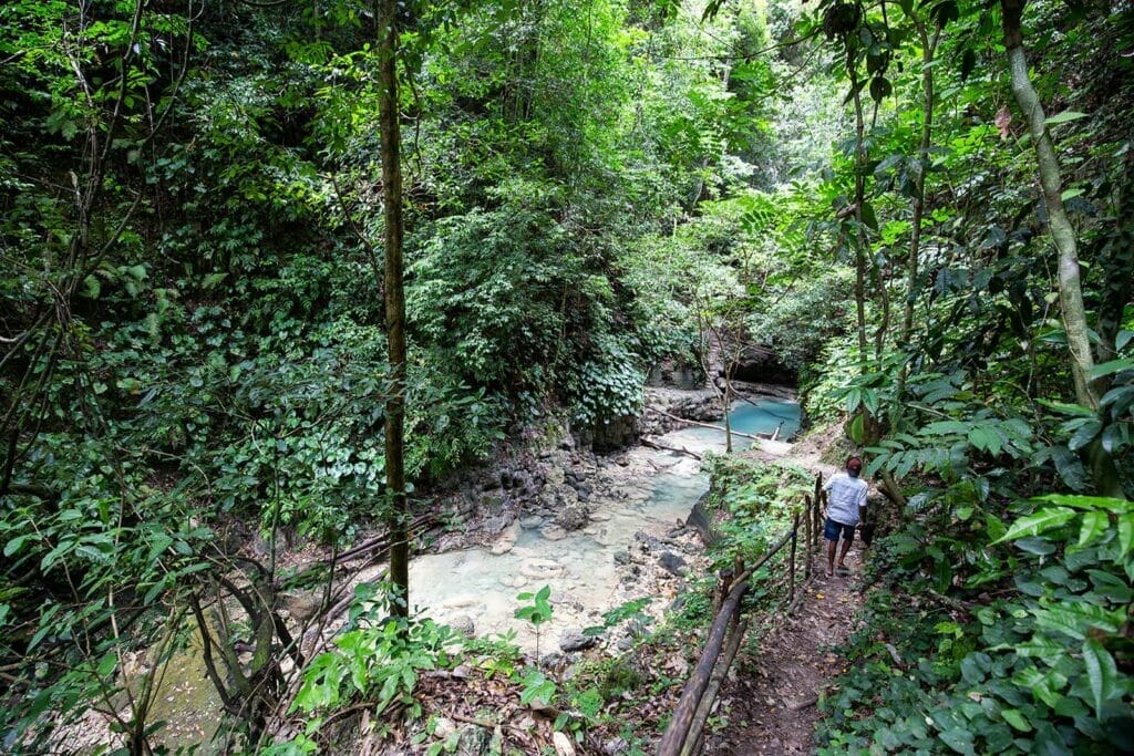 waimarang-waterfall-path-sumba