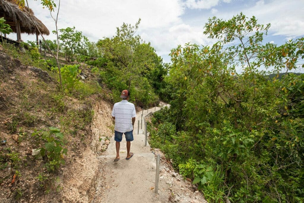 waimarang-waterfall-path-sumba
