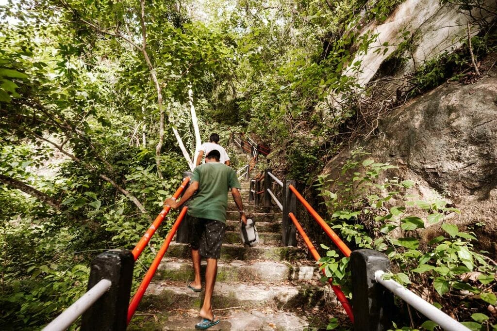 tangeddu-waterfall-sumba-island