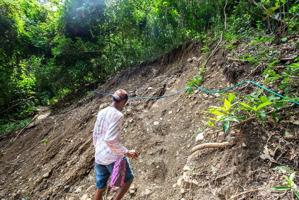 lapopu-waterfall-sumba-island