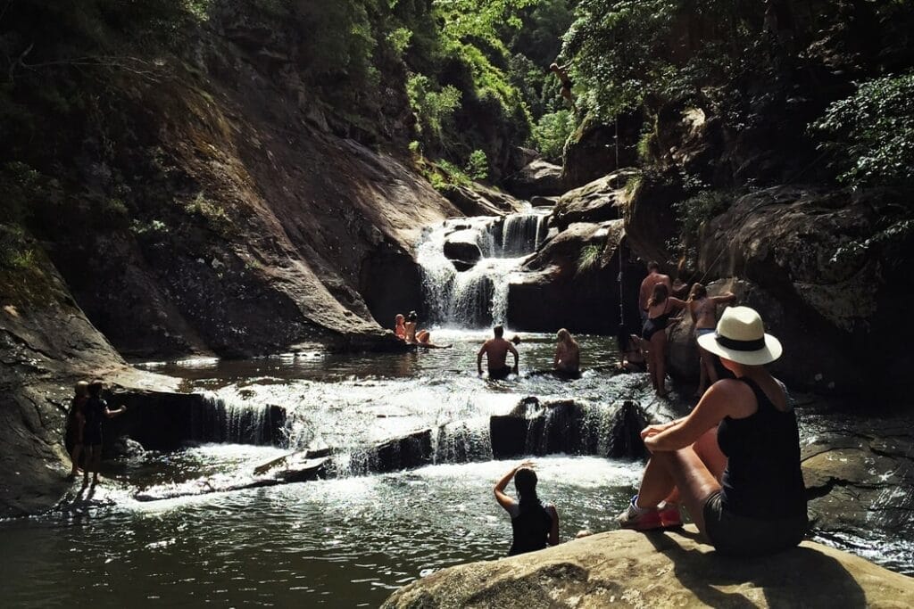 macquarie-jump-pass-rock