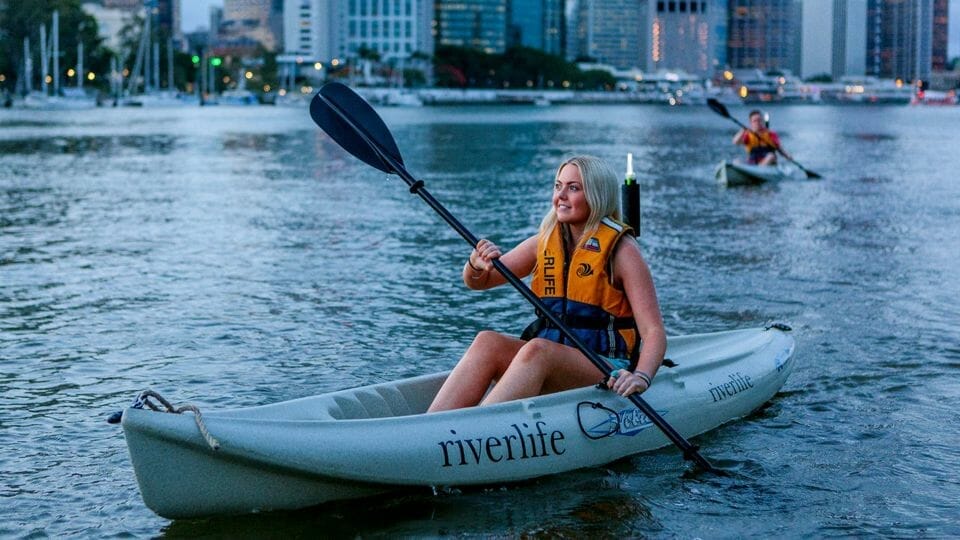 kayaking-brisbane-at-night - Londoner In Sydney kayaking-brisbane-at-night