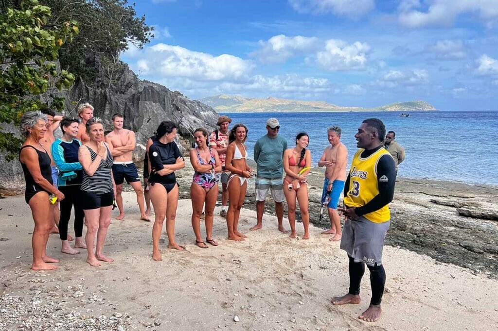 fijian-islands-tourists-sawa-i-lau-caves
