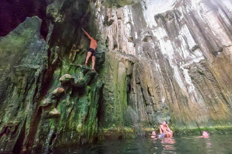 sawa-i-lau-caves-fiji-blue-lagoon-cave-fiji