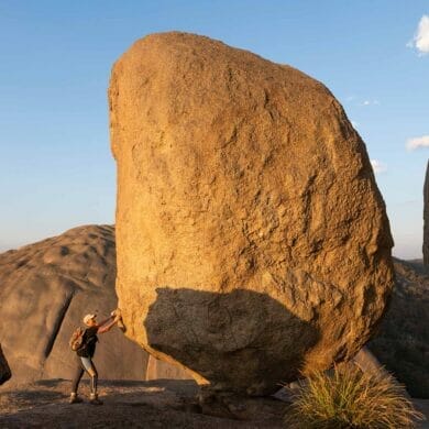 balancing-rock-girraween-national-park