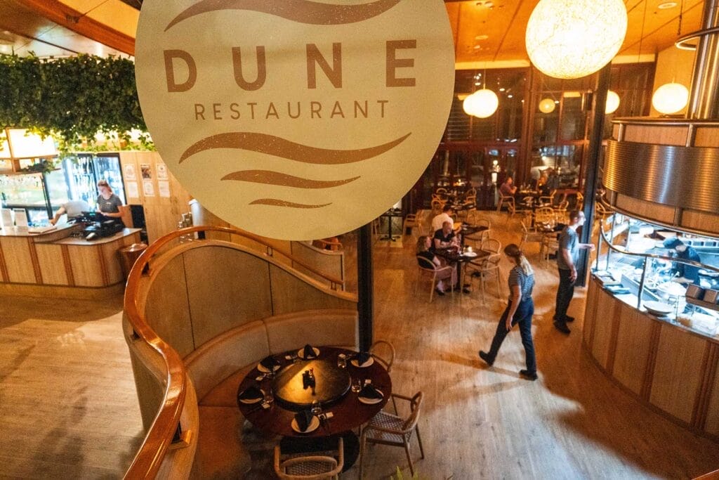dune-restaurant-kingfisher-bay-resort