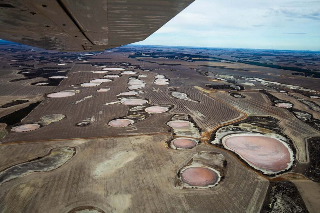rainbow-pink-lakes-esperance