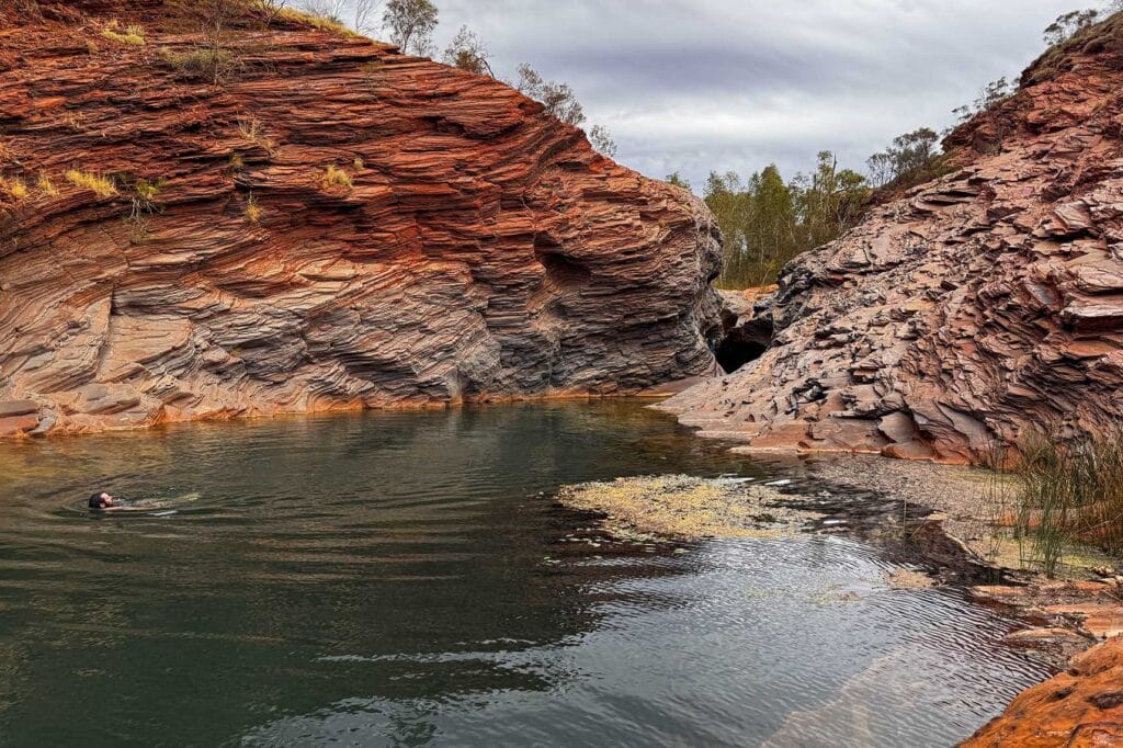 Hamersley-gorge-walk-karijini-national-park-4 - Londoner In Sydney Hamersley-gorge-walk-karijini-national-park-4