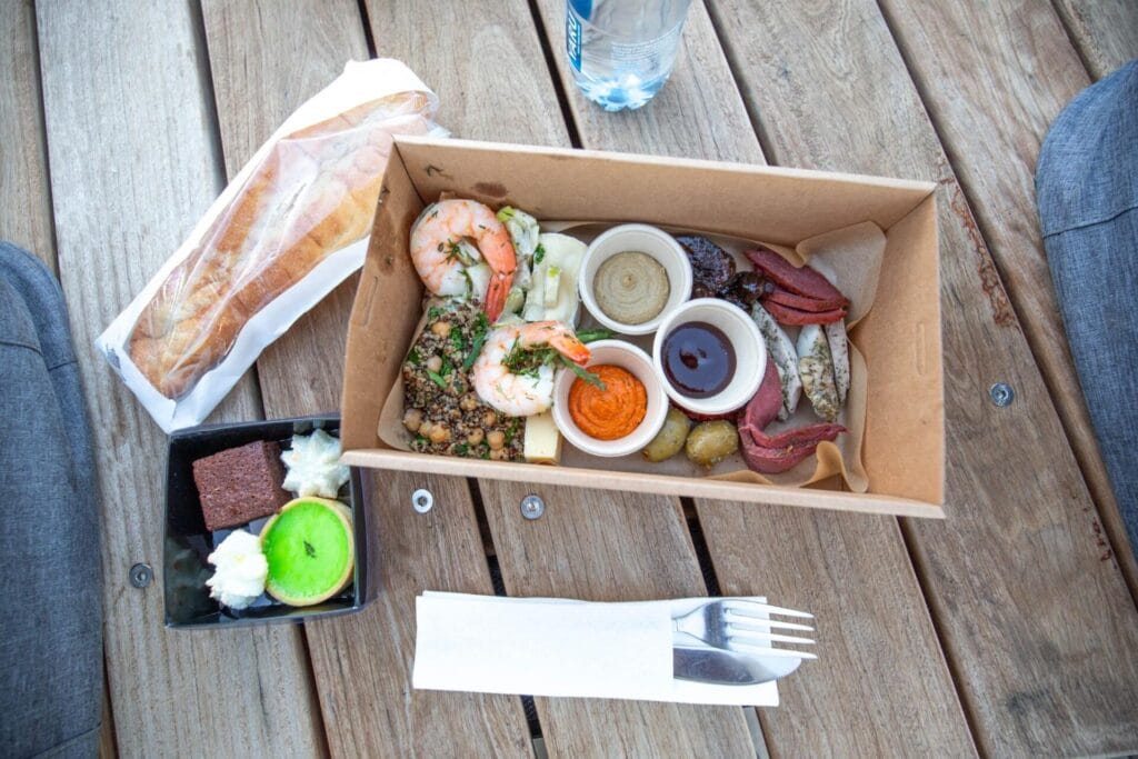 Wintjiri-wiru-tour-uluru-dinner-hamper