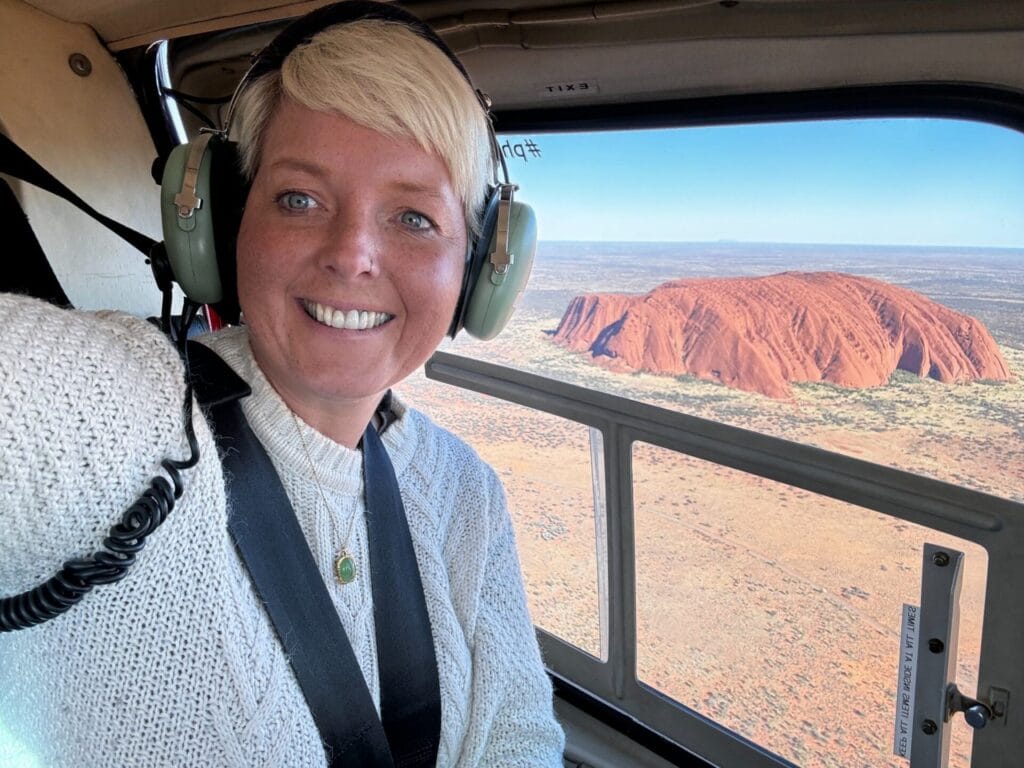 15-minute-uluru-helicopter-flight - Londoner In Sydney 15-minute-uluru-helicopter-flight